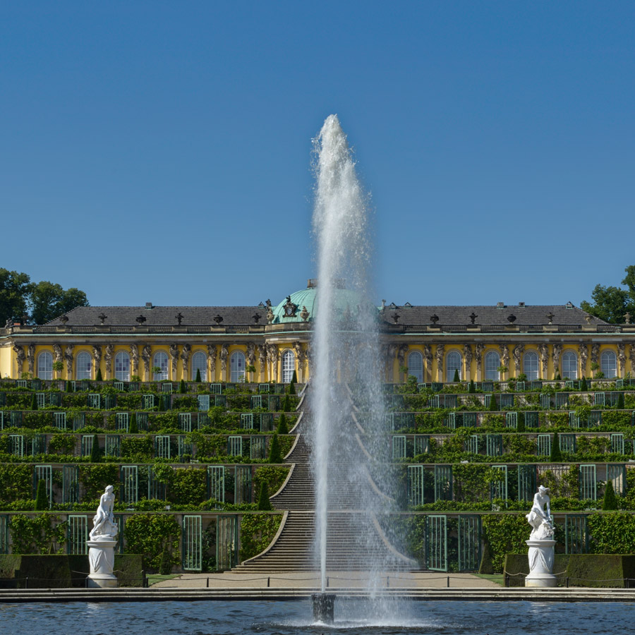 Schloss Sanssouci mit der großen Fontäne