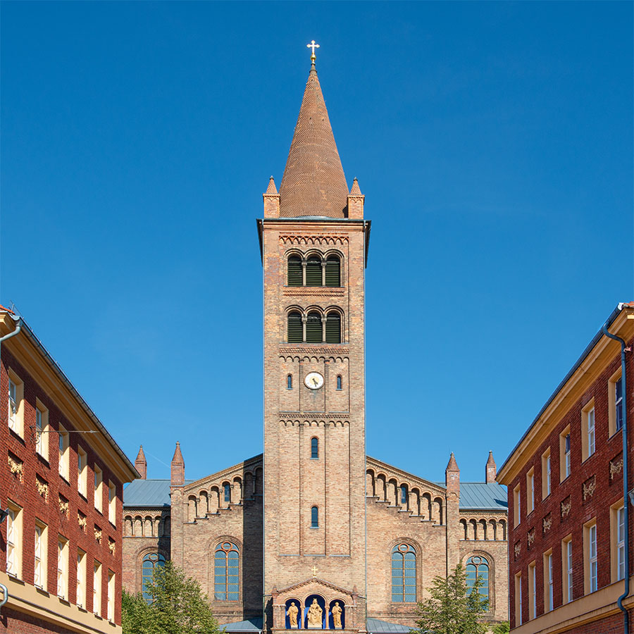 Blick auf die Kirche St. Peter und Paul